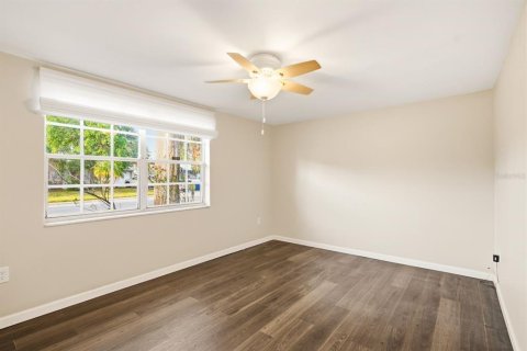 House in New Port Richey, Florida 2 bedrooms, 99.22 sq.m. № 2116384 - photo 24