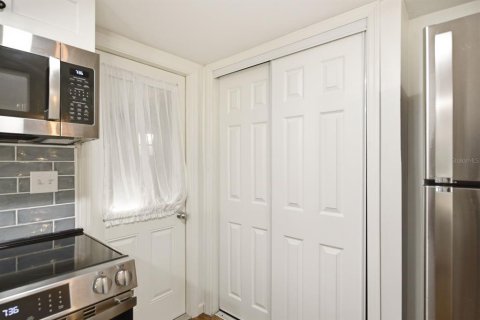 House in New Port Richey, Florida 2 bedrooms, 99.22 sq.m. № 2116384 - photo 18