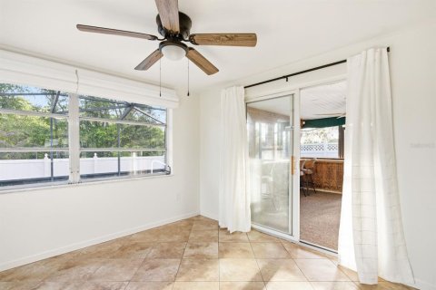 House in New Port Richey, Florida 2 bedrooms, 99.22 sq.m. № 2116384 - photo 21