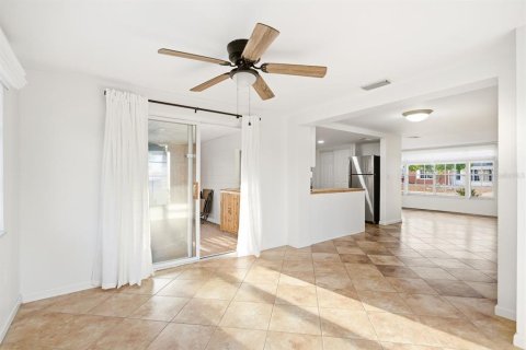 House in New Port Richey, Florida 2 bedrooms, 99.22 sq.m. № 2116384 - photo 22