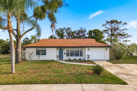 House in New Port Richey, Florida 2 bedrooms, 99.22 sq.m. № 2116384 - photo 5