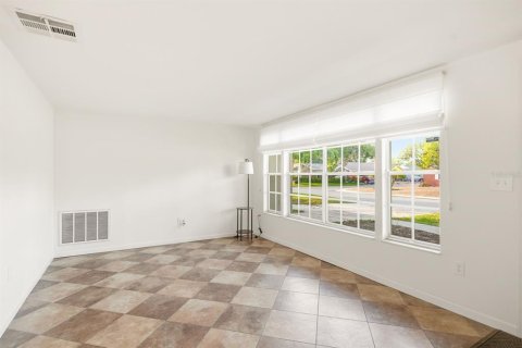 House in New Port Richey, Florida 2 bedrooms, 99.22 sq.m. № 2116384 - photo 11
