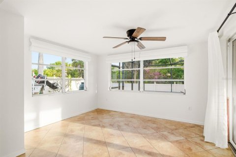 House in New Port Richey, Florida 2 bedrooms, 99.22 sq.m. № 2116384 - photo 20