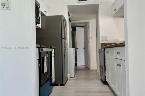Apartment in Miami, Florida 2 bedrooms, 100.71 sq.m. № 2076153 - photo 4