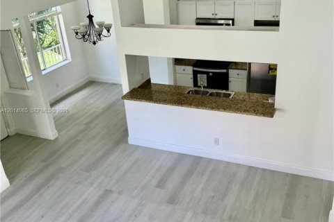 Apartment in Miami, Florida 2 bedrooms, 100.71 sq.m. № 2076153 - photo 10