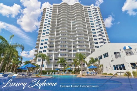 Condominio en Daytona Beach, Florida, 3 dormitorios № 2233050