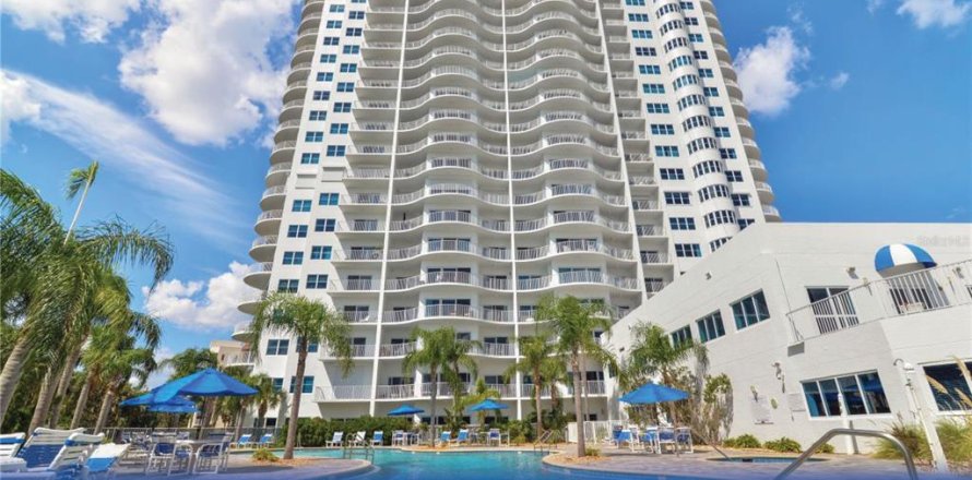 Condo à Daytona Beach, Floride, 3 chambres  № 2233050