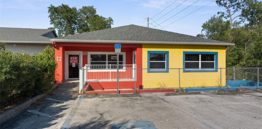Commercial property in Spring Hill, Florida 187.2 sq.m. № 1750801