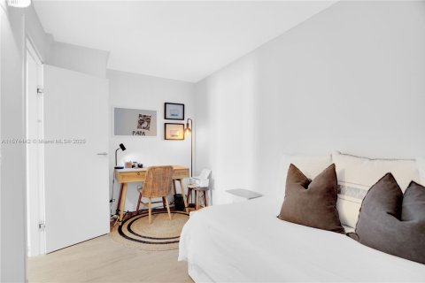 Condominio en venta en Surfside, Florida, 2 dormitorios, 137.96 m2 № 2037399 - foto 30