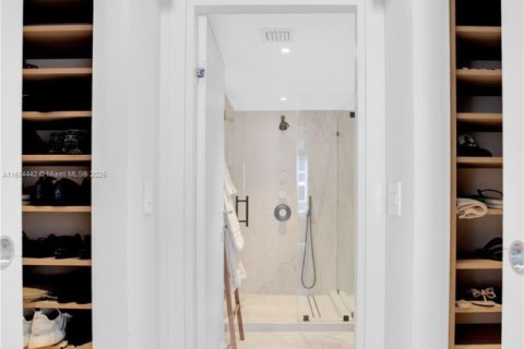 Condominio en venta en Surfside, Florida, 2 dormitorios, 137.96 m2 № 2037399 - foto 26