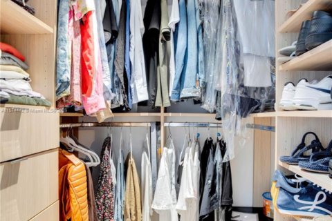 Condominio en venta en Surfside, Florida, 2 dormitorios, 137.96 m2 № 2037399 - foto 24