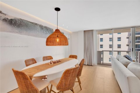 Condominio en venta en Surfside, Florida, 2 dormitorios, 137.96 m2 № 2037399 - foto 15