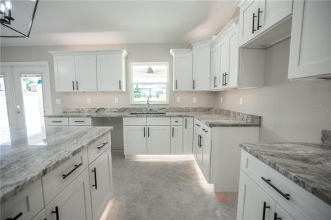 House in Dunnellon, Florida 3 bedrooms, 147.9 sq.m. № 2103911 - photo 12