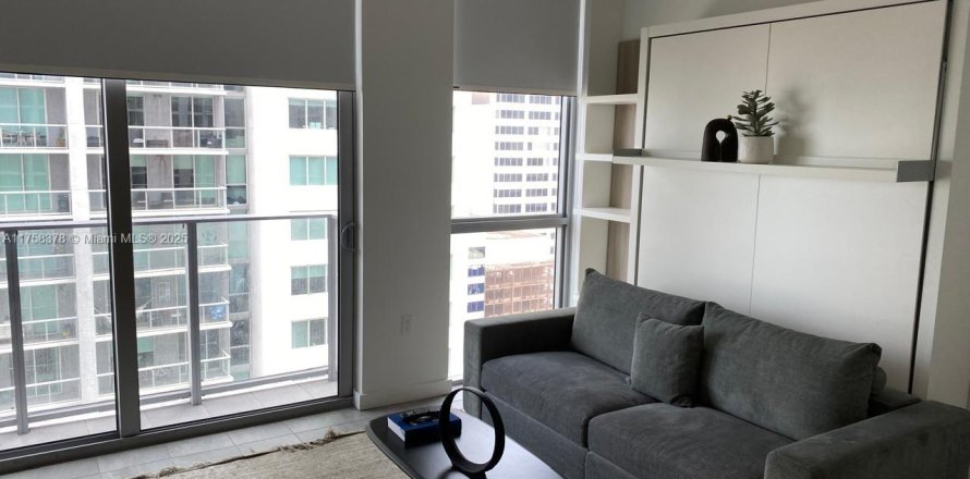 Estudio en el Condominio en Miami, Florida № 1860402