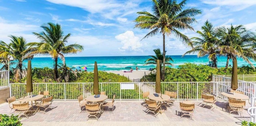 Condominio en Hallandale Beach, Florida, 1 dormitorio  № 1081403