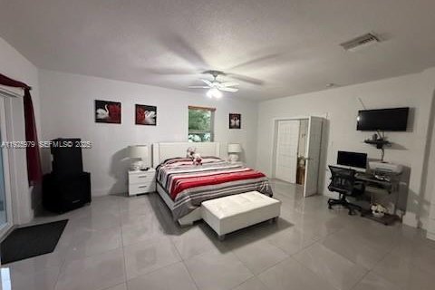 Casa en venta en Miami Gardens, Florida, 4 dormitorios, 152.55 m2 № 1988046 - foto 10