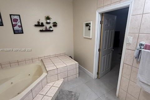 Casa en venta en Miami Gardens, Florida, 4 dormitorios, 152.55 m2 № 1988046 - foto 16