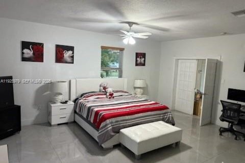 Casa en venta en Miami Gardens, Florida, 4 dormitorios, 152.55 m2 № 1988046 - foto 11