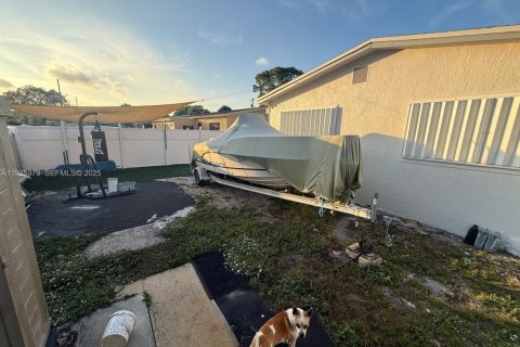 Casa en venta en Miami Gardens, Florida, 4 dormitorios, 152.55 m2 № 1988046 - foto 27