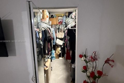 Casa en venta en Miami Gardens, Florida, 4 dormitorios, 152.55 m2 № 1988046 - foto 12