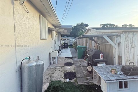 Casa en venta en Miami Gardens, Florida, 4 dormitorios, 152.55 m2 № 1988046 - foto 28