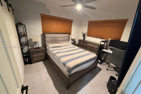 Casa en venta en Miami Gardens, Florida, 4 dormitorios, 152.55 m2 № 1988046 - foto 17