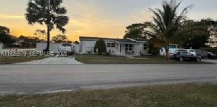 Casa en Miami Gardens, Florida 4 dormitorios, 152.55 m2 № 1988046