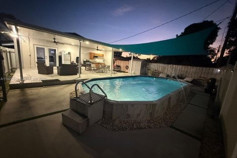 Casa en venta en Miami Gardens, Florida, 4 dormitorios, 152.55 m2 № 1988046 - foto 23