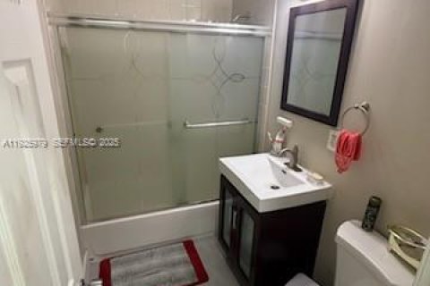 Casa en venta en Miami Gardens, Florida, 4 dormitorios, 152.55 m2 № 1988046 - foto 18