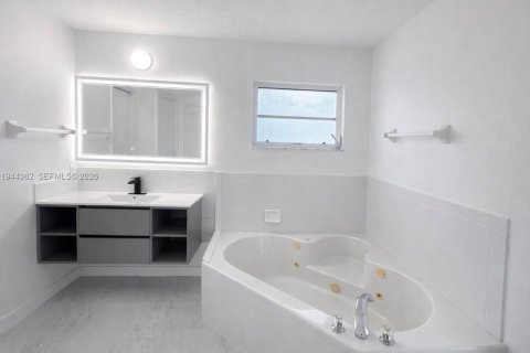 Casa en venta en St. Lucie, Florida, 3 dormitorios № 2002107 - foto 18