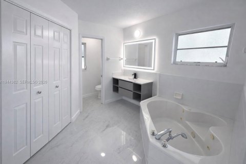 Casa en venta en St. Lucie, Florida, 3 dormitorios № 2002107 - foto 24