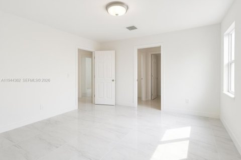 Casa en venta en St. Lucie, Florida, 3 dormitorios № 2002107 - foto 8