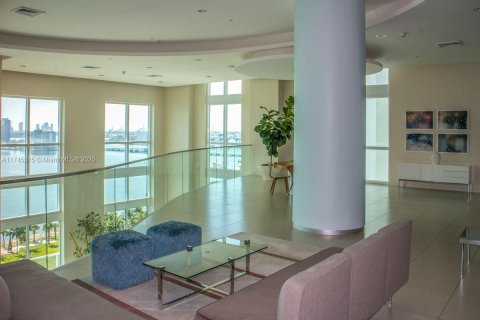 Condominio en venta en Miami, Florida, 1 dormitorio, 72.46 m2 № 1748751 - foto 25