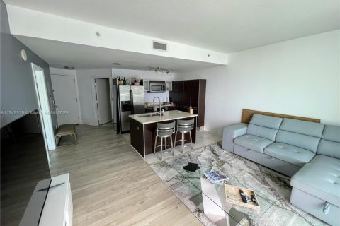 Condominio en venta en Miami, Florida, 1 dormitorio, 72.46 m2 № 1748751 - foto 1