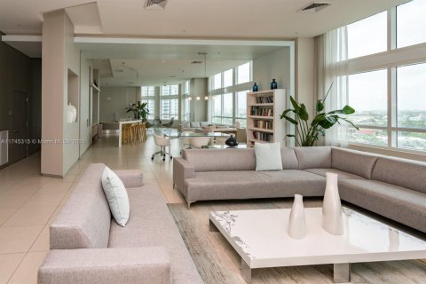 Condominio en venta en Miami, Florida, 1 dormitorio, 72.46 m2 № 1748751 - foto 27