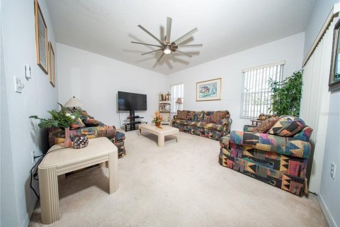 House in Kissimmee, Florida 4 bedrooms, 215.35 sq.m. № 1549972 - photo 4