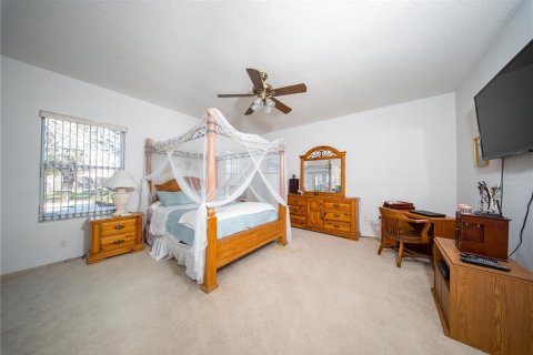 House in Kissimmee, Florida 4 bedrooms, 215.35 sq.m. № 1549972 - photo 14