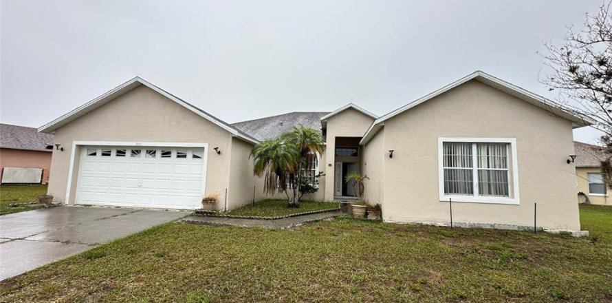 House in Kissimmee, Florida 4 bedrooms, 215.35 sq.m. № 1549972