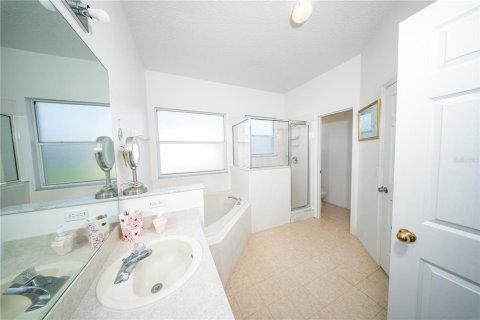 House in Kissimmee, Florida 4 bedrooms, 215.35 sq.m. № 1549972 - photo 11