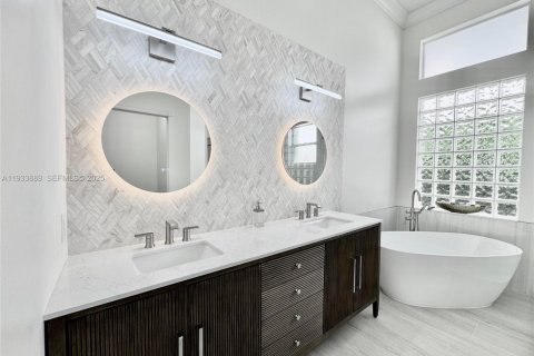 House in Boca Raton, Florida 3 bedrooms, 196.77 sq.m. № 1992155 - photo 17