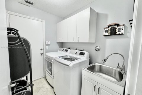 House in Boca Raton, Florida 3 bedrooms, 196.77 sq.m. № 1992155 - photo 22