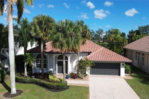 House in Boca Raton, Florida 3 bedrooms, 196.77 sq.m. № 1992155 - photo 1