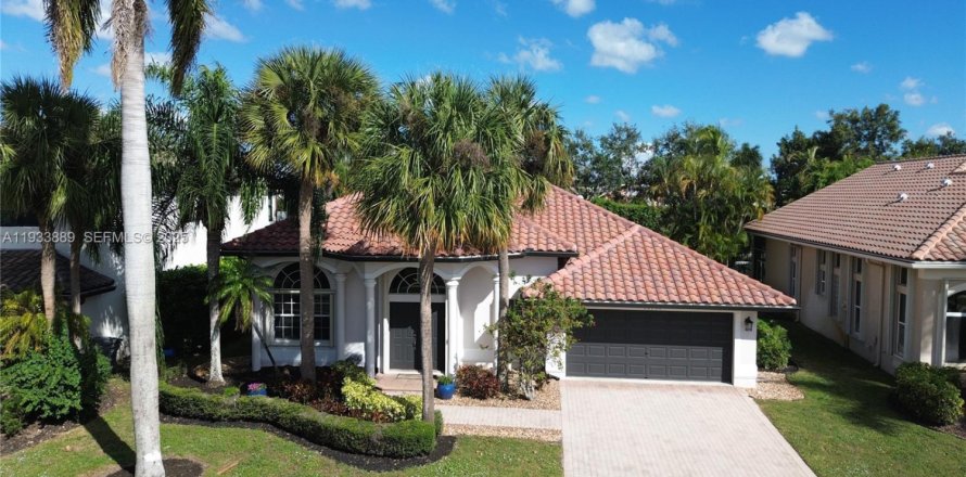 House in Boca Raton, Florida 3 bedrooms, 196.77 sq.m. № 1992155