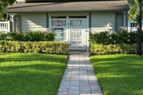 Townhouse in Wellington, Florida 3 bedrooms, 231.79 sq.m. № 2250955 - photo 2