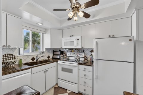 Condominio en venta en Hillsboro Beach, Florida, 2 dormitorios, 91.04 m2 № 2420756 - foto 9
