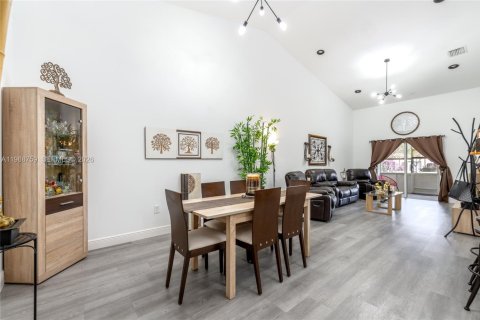 House in Homestead, Florida 2 bedrooms, 98.2 sq.m. № 2032037 - photo 10