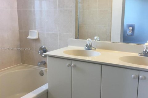 Touwnhouse à louer à Doral, Floride: 3 chambres, 135.82 m2 № 1976958 - photo 22