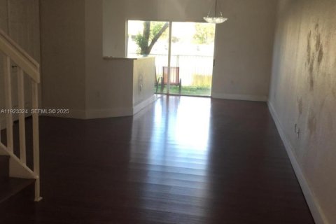 Touwnhouse à louer à Doral, Floride: 3 chambres, 135.82 m2 № 1976958 - photo 11