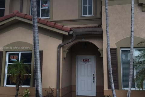 Touwnhouse à louer à Doral, Floride: 3 chambres, 135.82 m2 № 1976958 - photo 1