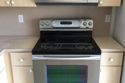 Touwnhouse à louer à Doral, Floride: 3 chambres, 135.82 m2 № 1976958 - photo 7